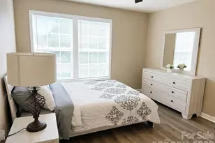1134 Plaza Walk Dr, Charlotte, NC 28215 - Photo 7