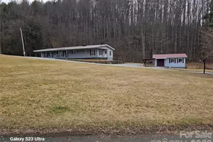 656 Water St, Bakersville, NC 28705 - Photo 3