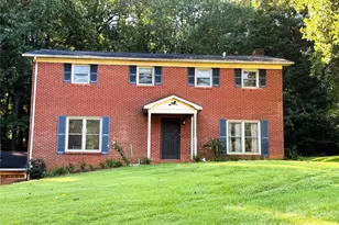 301 Starmount Dr, Statesville, NC 28677 - Photo 3