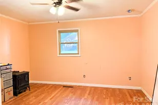 301 Starmount Dr, Statesville, NC 28677 - Photo 9