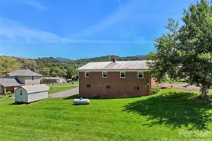 354 Oakdale Rd, Waynesville, NC 28786 - Photo 5
