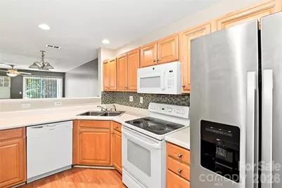 10728 Holly Ridge Boulevard, Charlotte, NC 28216 - Photo 3