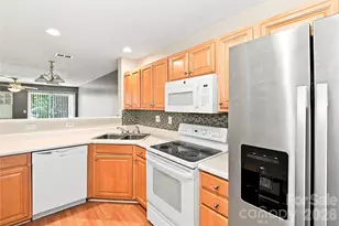 10728 Holly Ridge Blvd, Charlotte, NC 28216 - Photo 3