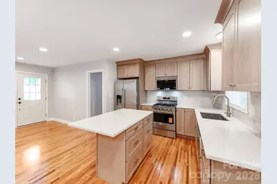 3326 Bonneville Drive, Charlotte, NC 28205 - Photo 11