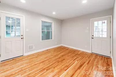 3326 Bonneville Drive, Charlotte, NC 28205 - Photo 7