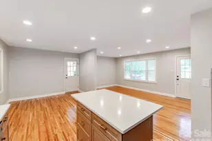 3326 Bonneville Dr, Charlotte, NC 28205 - Photo 15