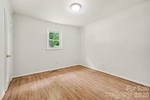 6338 Fairlane St, Hickory, NC 28602 - Photo 11