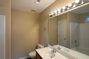 7037 Breeders Cup Cir, Charlotte, NC 28215 - Photo 9