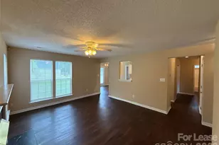 7037 Breeders Cup Cir, Charlotte, NC 28215 - Photo 3