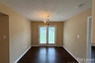 7037 Breeders Cup Cir, Charlotte, NC 28215 - Photo 7