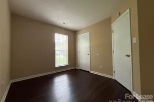 7037 Breeders Cup Cir, Charlotte, NC 28215 - Photo 11