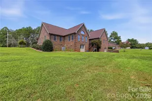 219 Pleasant Dr, Statesville, NC 28677 - Photo 5
