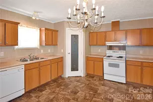 432 Forest Pl NW, Lenoir, NC 28645 - Photo 9
