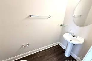 518 E 9th St, Charlotte, NC 28202 - Photo 9