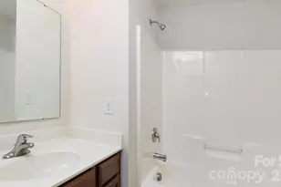 14416 Glendon Hall Ln, Charlotte, NC 28262 - Photo 5