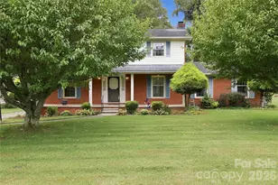 1641 Camelot Dr, Hendersonville, NC 28739 - Photo 3