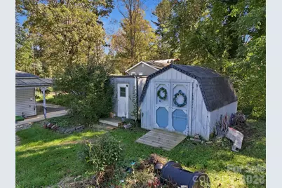 3305 Spartanburg Highway, Flat Rock, NC 28731 - Photo 9