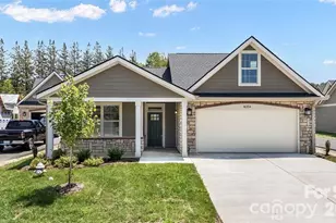 827D Wynnshire Dr, Hickory, NC 28601 - Photo 1