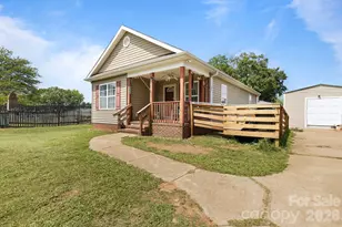 206 Oakland Ave, Greer, SC 29650 - Photo 1