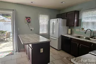 16931 Greenlawn Hills Ct, Charlotte, NC 28213 - Photo 7