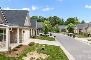 827B Wynnshire Dr, Hickory, NC 28601 - Photo 3