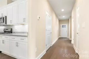 827B Wynnshire Dr, Hickory, NC 28601 - Photo 9