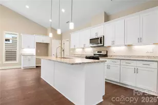 827B Wynnshire Dr, Hickory, NC 28601 - Photo 5