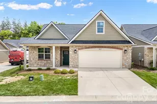 827C Wynnshire Dr, Hickory, NC 28601 - Photo 1