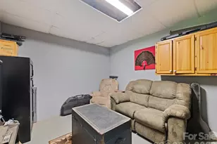367 Robinson Rd, Clyde, NC 28721 - Photo 29
