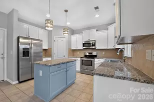 8224 Kelburn Ln, Charlotte, NC 28273 - Photo 5