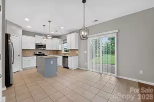 8224 Kelburn Ln, Charlotte, NC 28273 - Photo 7