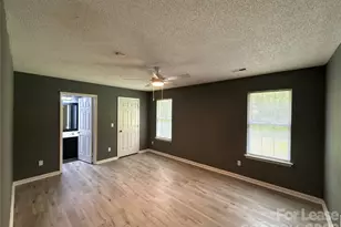 11111 Meadow Bank Ln, Charlotte, NC 28262 - Photo 9