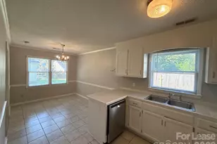 7638 Campbell Creek Ln, Charlotte, NC 28212 - Photo 5