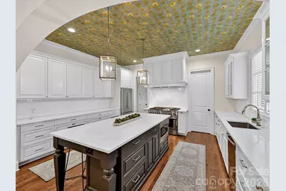 3025 Hanson Drive, Charlotte, NC 28207 - Photo 9