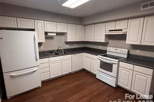 11037 Hunter Trail Ln, Charlotte, NC 28226 - Photo 3