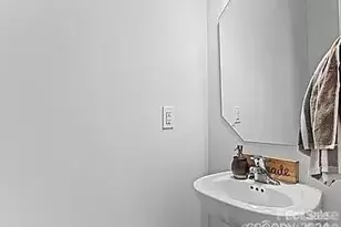 1230 Bigelow St, Charlotte, NC 28269 - Photo 9