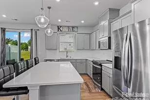 1230 Bigelow St, Charlotte, NC 28269 - Photo 7