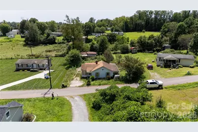 1327 Boxwood Place NW, Lenoir, NC 28645 - Photo 9