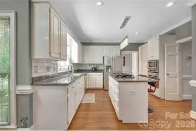 10108 Lampkin Way, Charlotte, NC 28269 - Photo 9