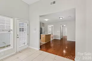 4960 Sunburst Ln, Charlotte, NC 28213 - Photo 9