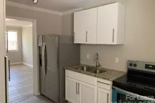 2717 Columbus Cir, Charlotte, NC 28208 - Photo 3