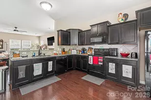 7420 Edgefield Ct, Matthews, NC 28104 - Photo 9