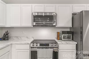 9022 Evercrisp Ln, Charlotte, NC 28215 - Photo 7