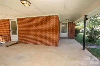 136 Marion Street, Marion, NC 28752 - Photo 5