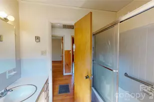 136 Marion St, Marion, NC 28752 - Photo 27