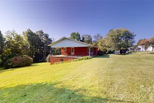 136 Marion St, Marion, NC 28752 - Photo 7