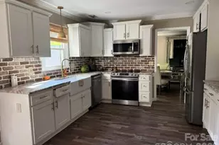 3709 Stoneglen Path, Charlotte, NC 28269 - Photo 3