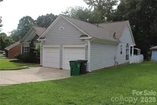7508 Blythwood Ln, Charlotte, NC 28227 - Photo 3