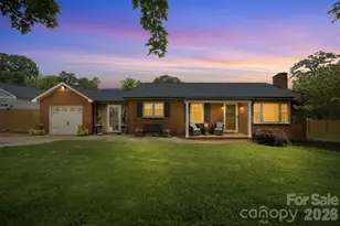300 Eastwood Dr, Mount Holly, NC 28120 - Photo 1
