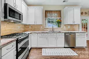 1924 Dearmon Dr, Charlotte, NC 28205 - Photo 11